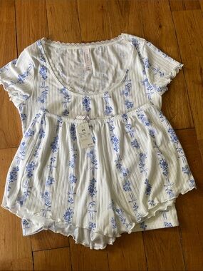 Auden White Scoop Neck Top with Blue Floral Print